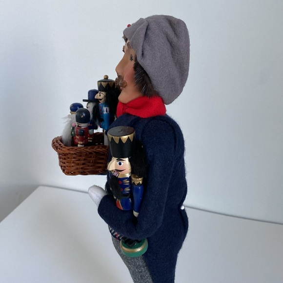 Byers' Choice Christmas Nutcracker Vendor - Picture 3 of 8
